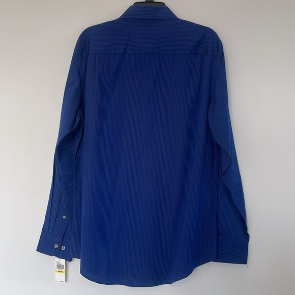 NWT Van Heusen Long Sleeve Blue Striped Shirt - Size M (15-15 1/2) - Picture 2 of 9
